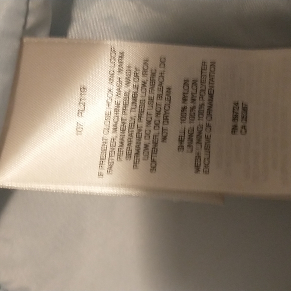 Columbia women's size M waterproof packable hooded coat - Picture 12 of 14